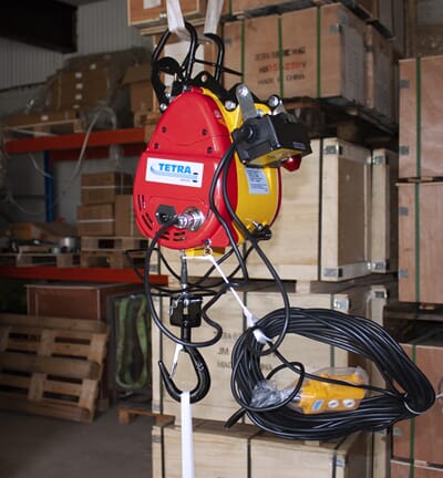 1106 Tetra Stillasvinsj 360kg med radiostyring.jpg